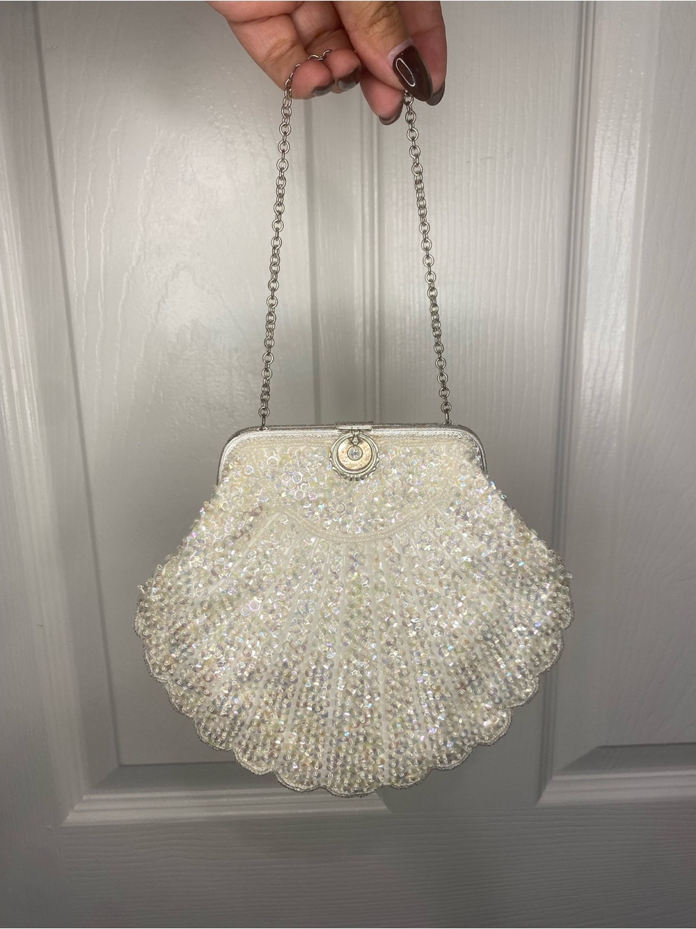 Vintage Beaded Shell Evening Bag – Iridescent Sequin Clam Shell Kiss Lock